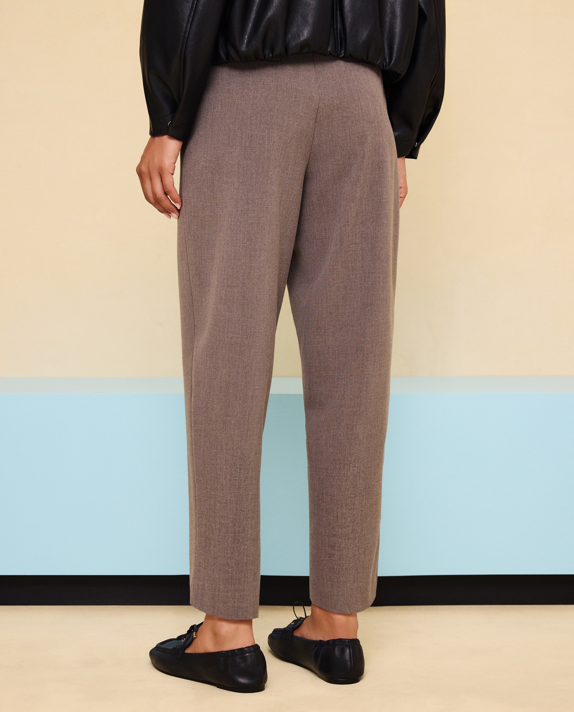 Pantalón de mujer pinzas cinturón - Easy Wear - Visón oscuro Visón oscuro-3