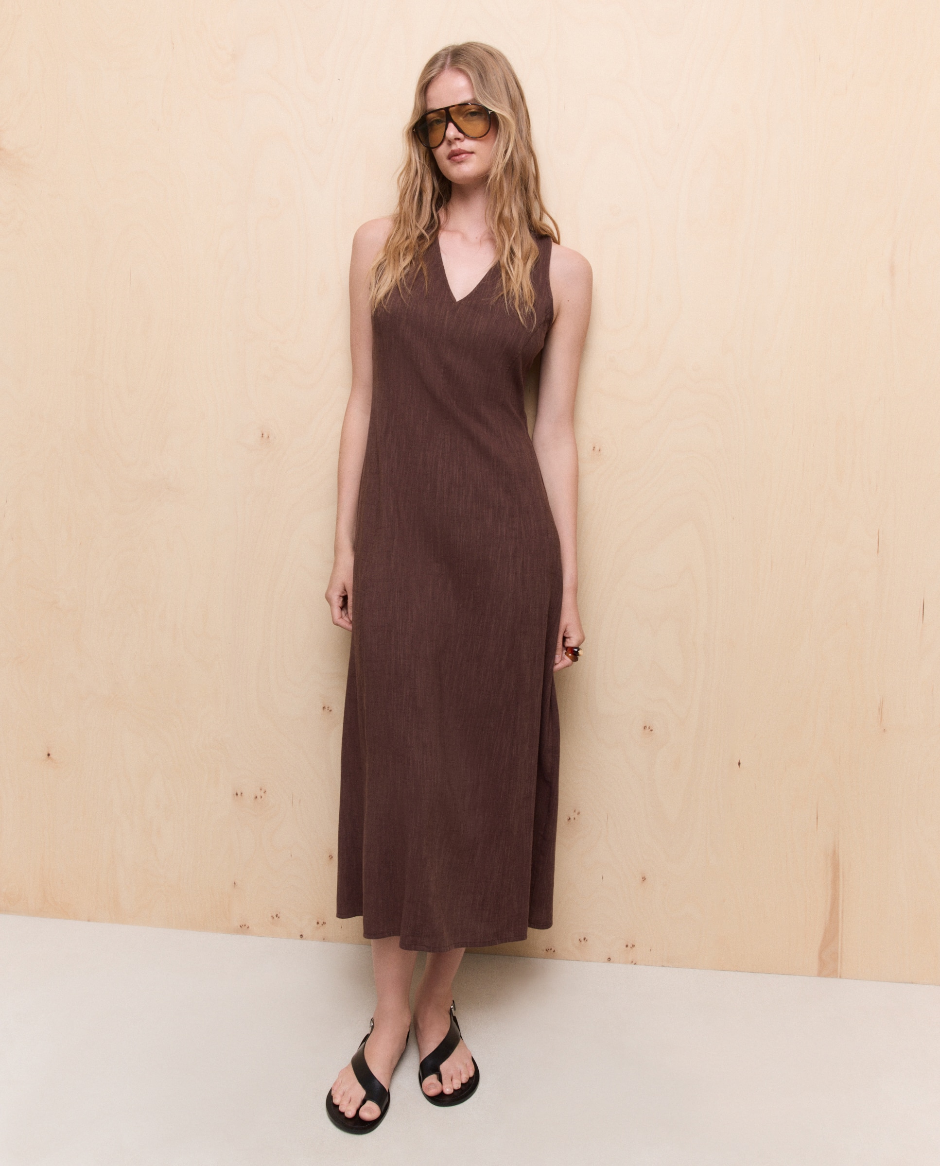 Vestido largo con escote de pico - Easy Wear - Chocolate Chocolate-1