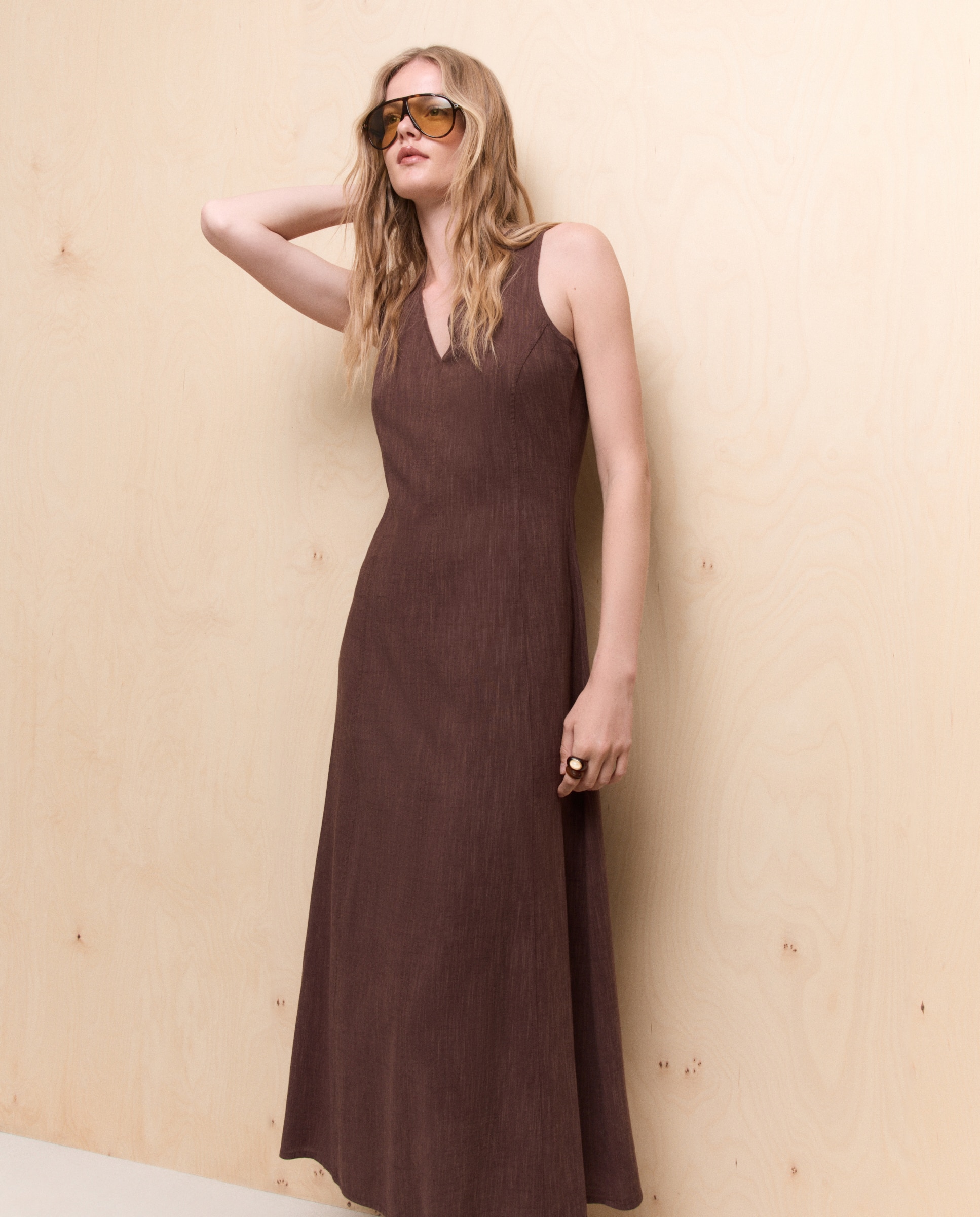 Vestido largo con escote de pico - Easy Wear - Chocolate Chocolate-2
