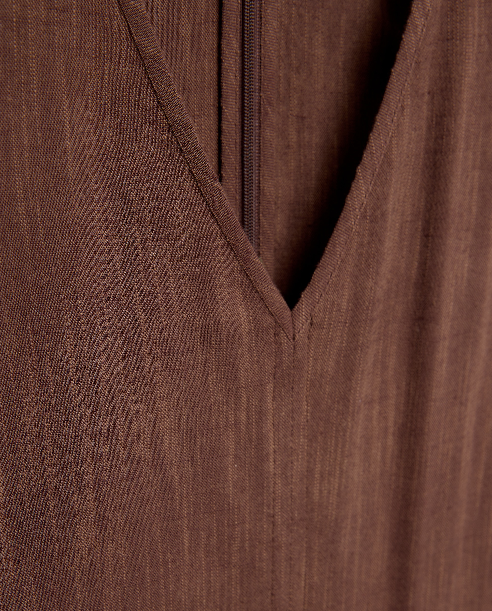 Vestido largo con escote de pico - Easy Wear - Chocolate Chocolate-6