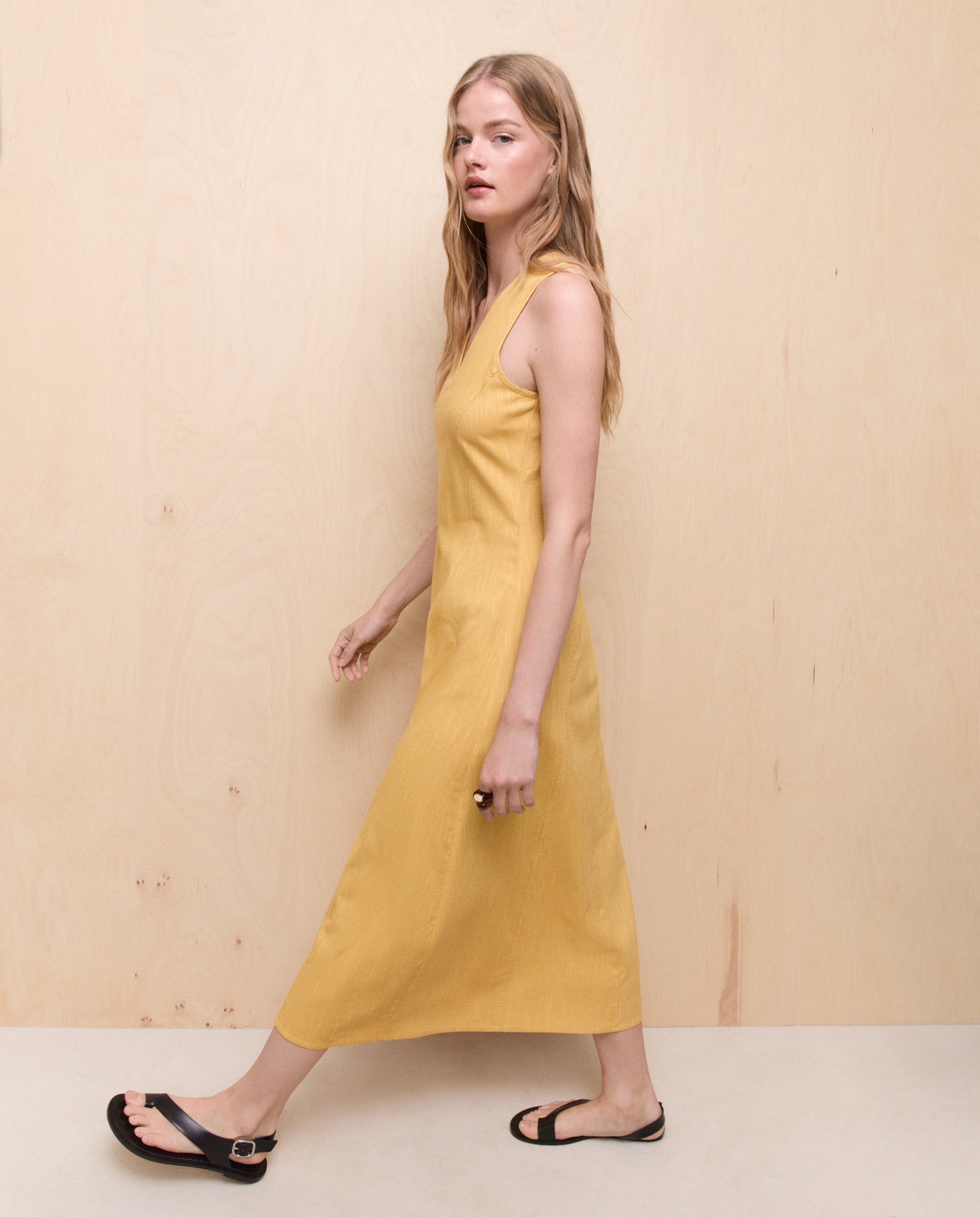 Vestido Comprido com Decote em Bico Amarelo palha-2