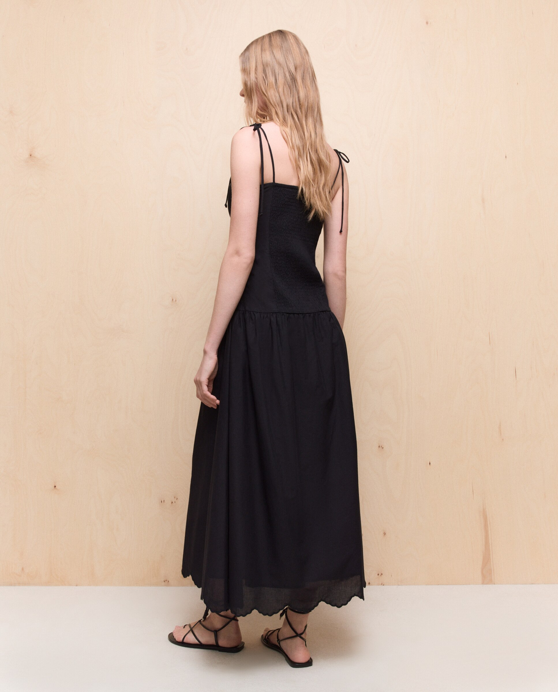 Vestido Comprido de Popelina com Bordado Preto-3