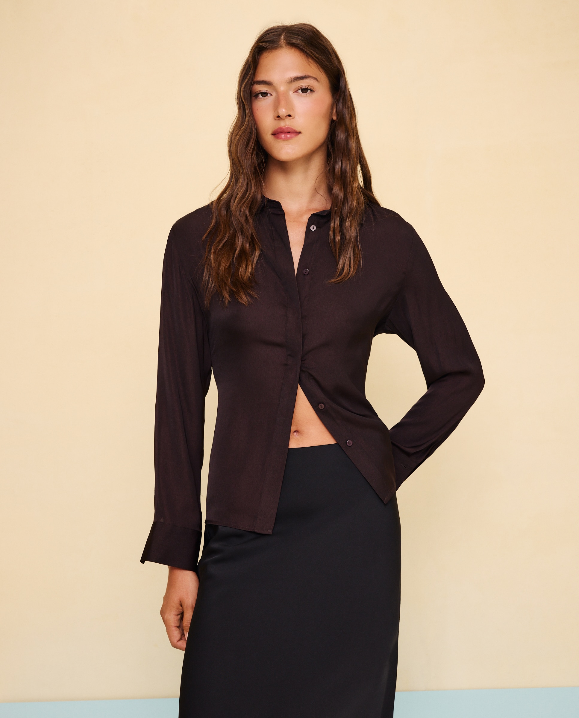 Imagem 0 de Camisa acetinada de mulher