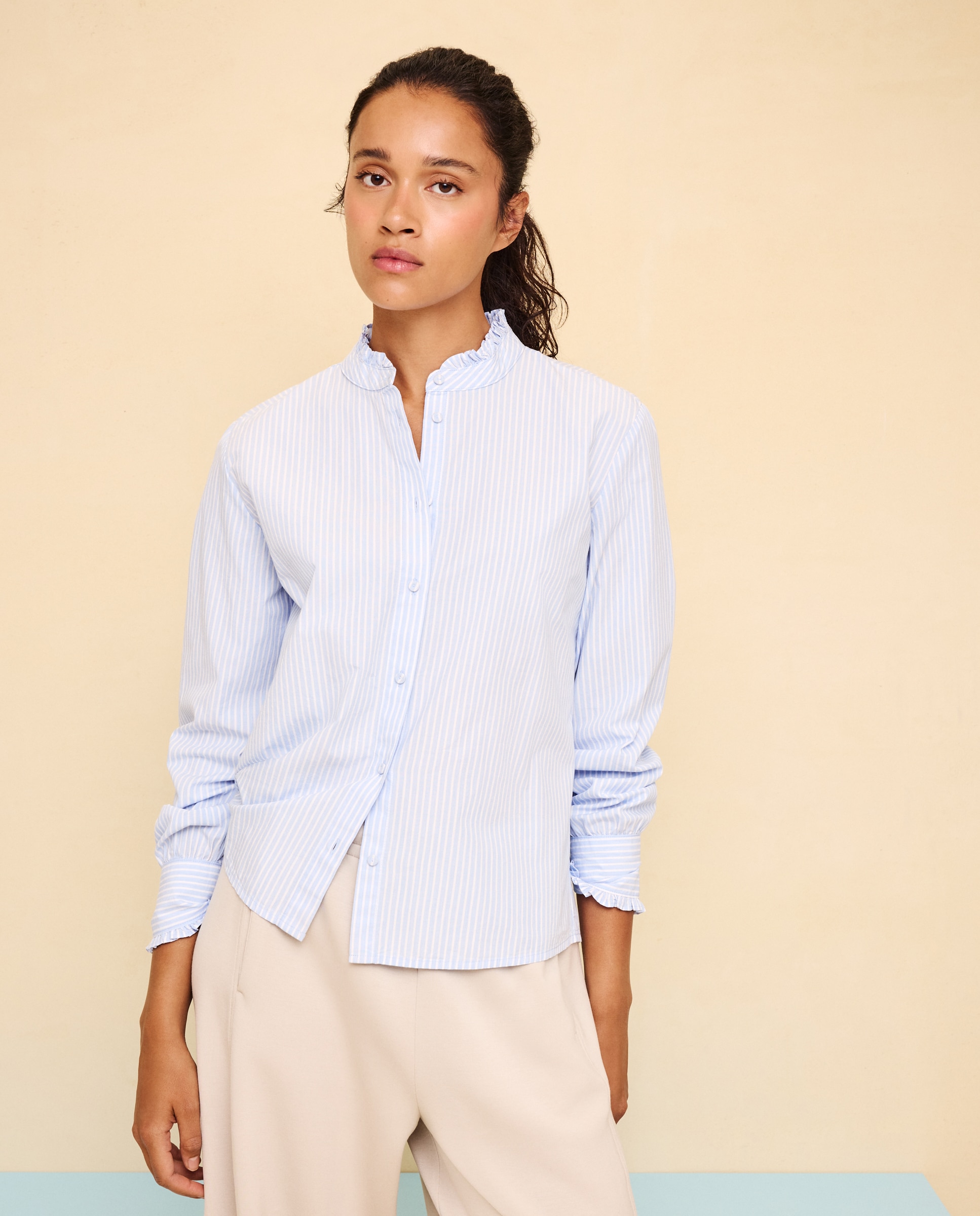 Camisa de Colarinho com Folho de Mulher Azul-2