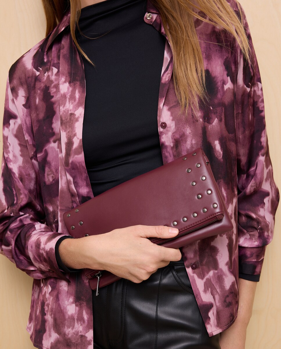 Mala a Tiracolo com Tachas Bordeaux-4