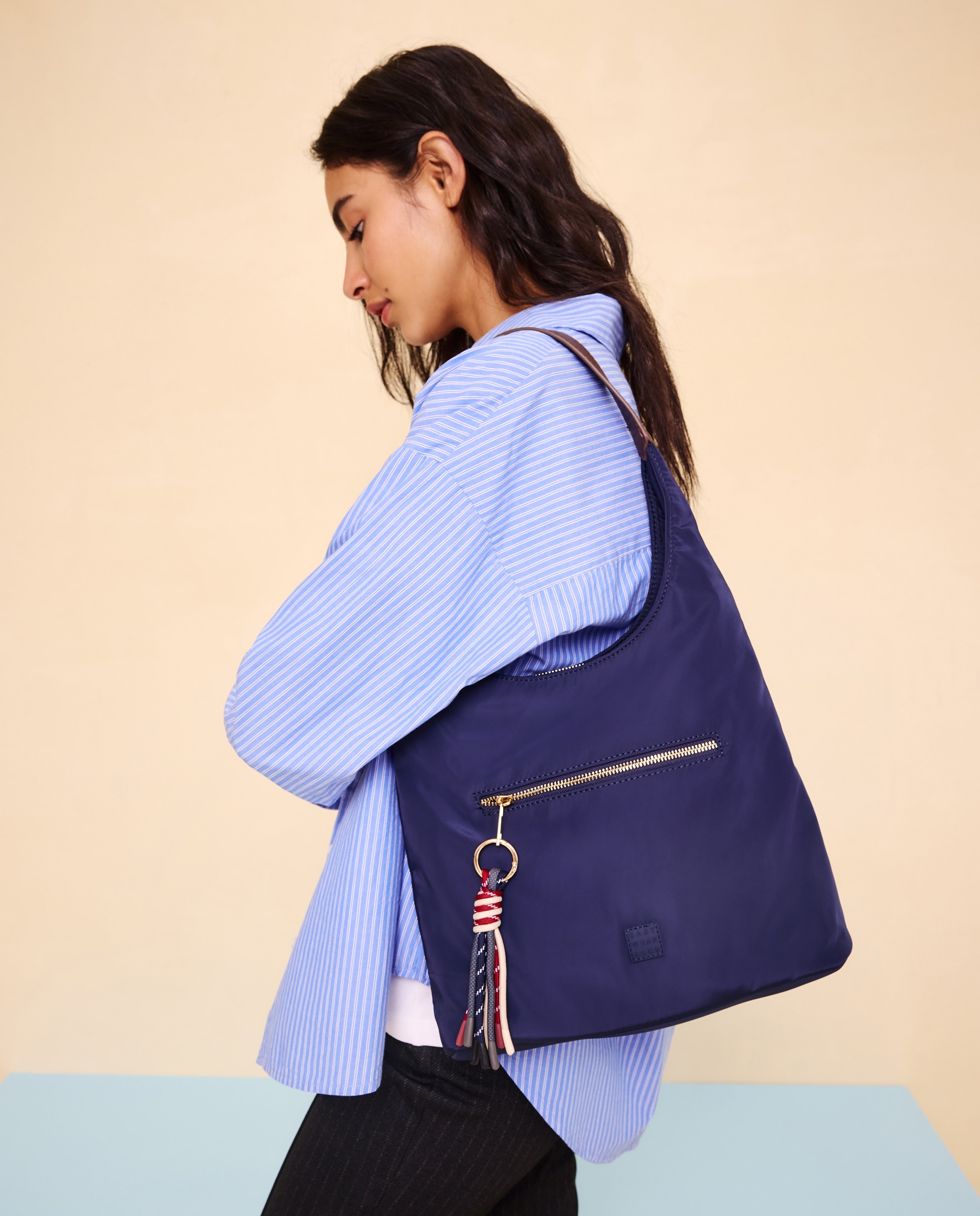 Mala Hobo de Nylon Azul-marinho-5