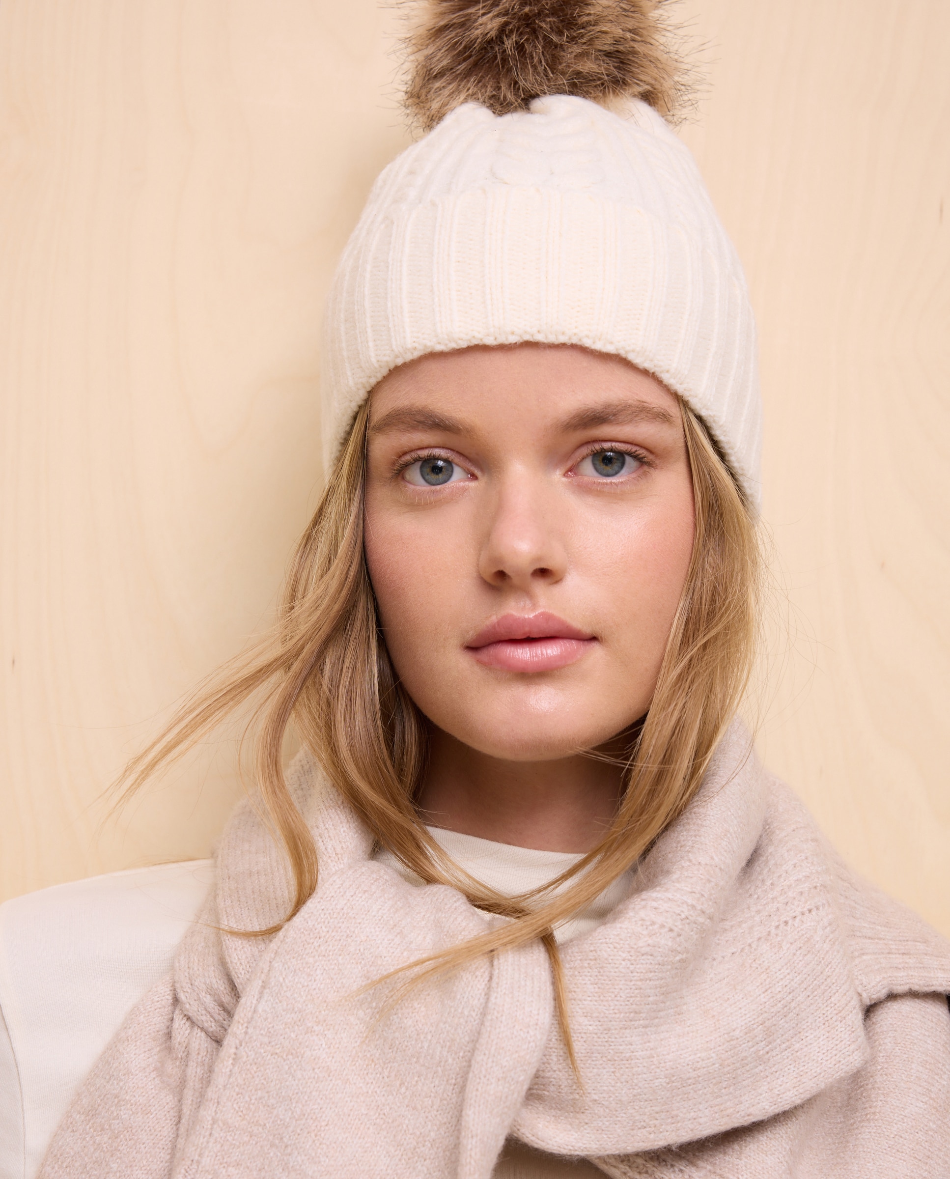 Gorro com Pompom Bege-3