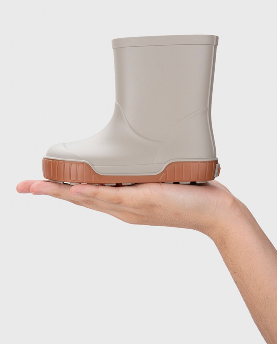 Bota de agua bicolor con el piso en color caramelo y acabado mate, diseñado en concepto barefoot medium. - Igor - Gris Piedra Gris Piedra-7
