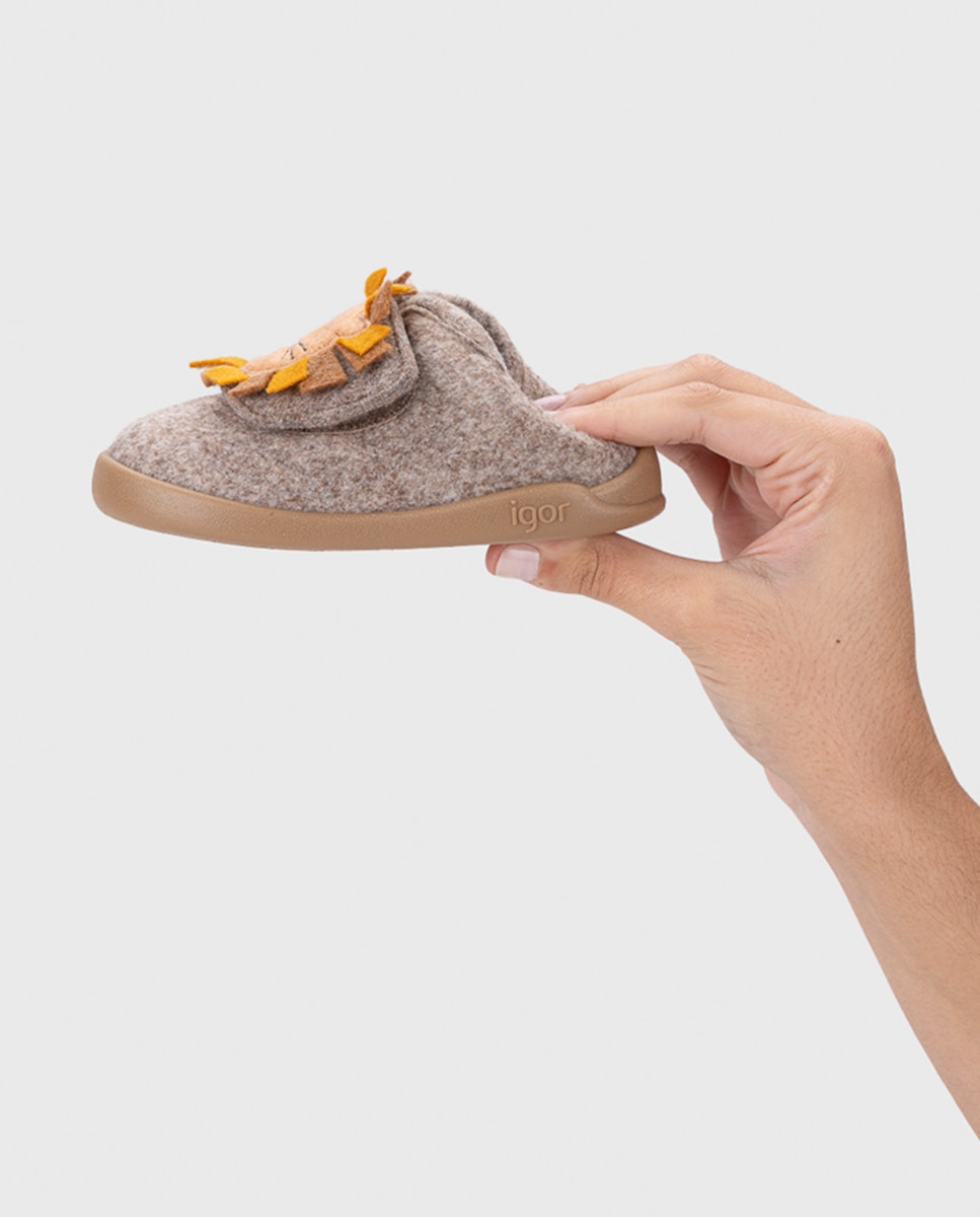 Zapatilla de estar por casa para niños y niñas con detalle de león, de concepto barefoot. - Igor - Marrón Suave Marrón Suave-7