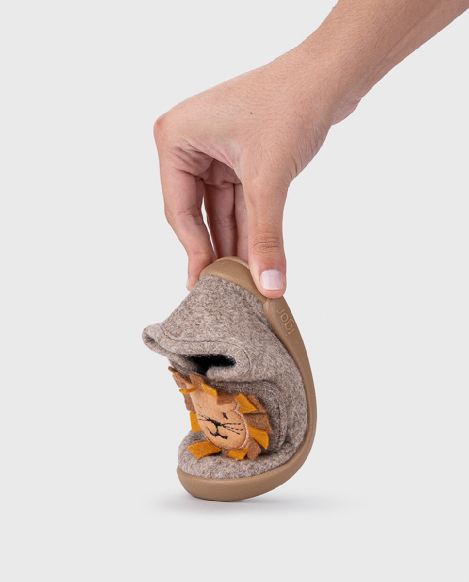 Zapatilla de estar por casa para niños y niñas con detalle de león, de concepto barefoot. - Igor - Marrón Suave Marrón Suave-11
