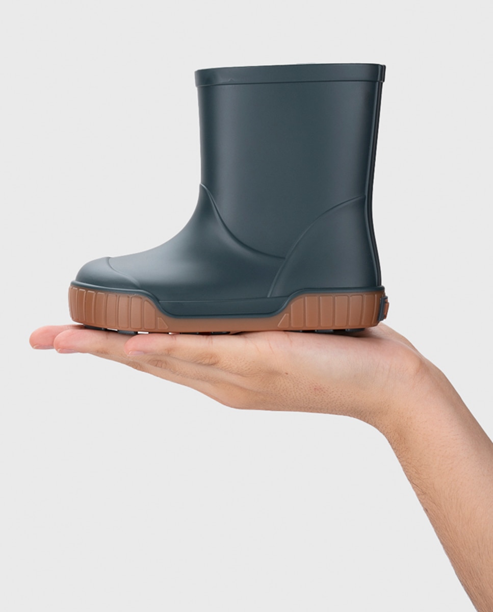 Bota de agua bicolor con el piso en color caramelo y acabado mate, diseñado en concepto barefoot medium. - Igor - Azul Océano Azul Océano-7
