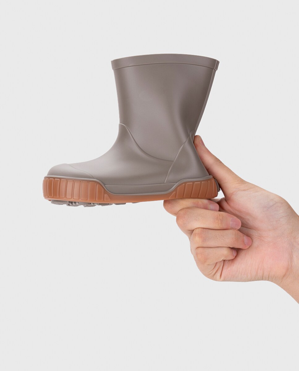 Bota de agua bicolor con el piso en color caramelo y acabado mate, diseñado en concepto barefoot medium. - Igor - Beige Beige-3