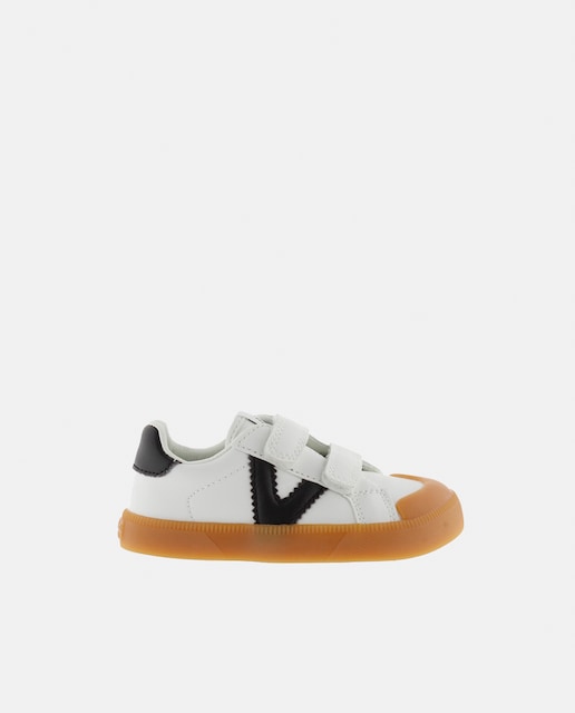 Imagen 0 de Zapatillas deportivas de niños con piezas en contraste y cordón elástico