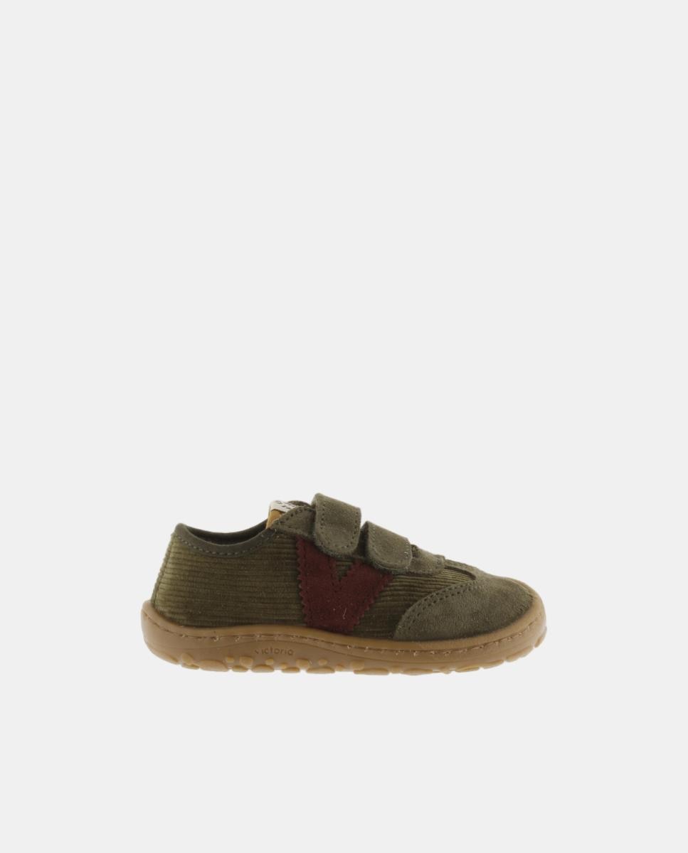 Imagen 0 de Zapatillas de niños barefoot de pana con piezas de serraje y doble cierre adherente Verde militar