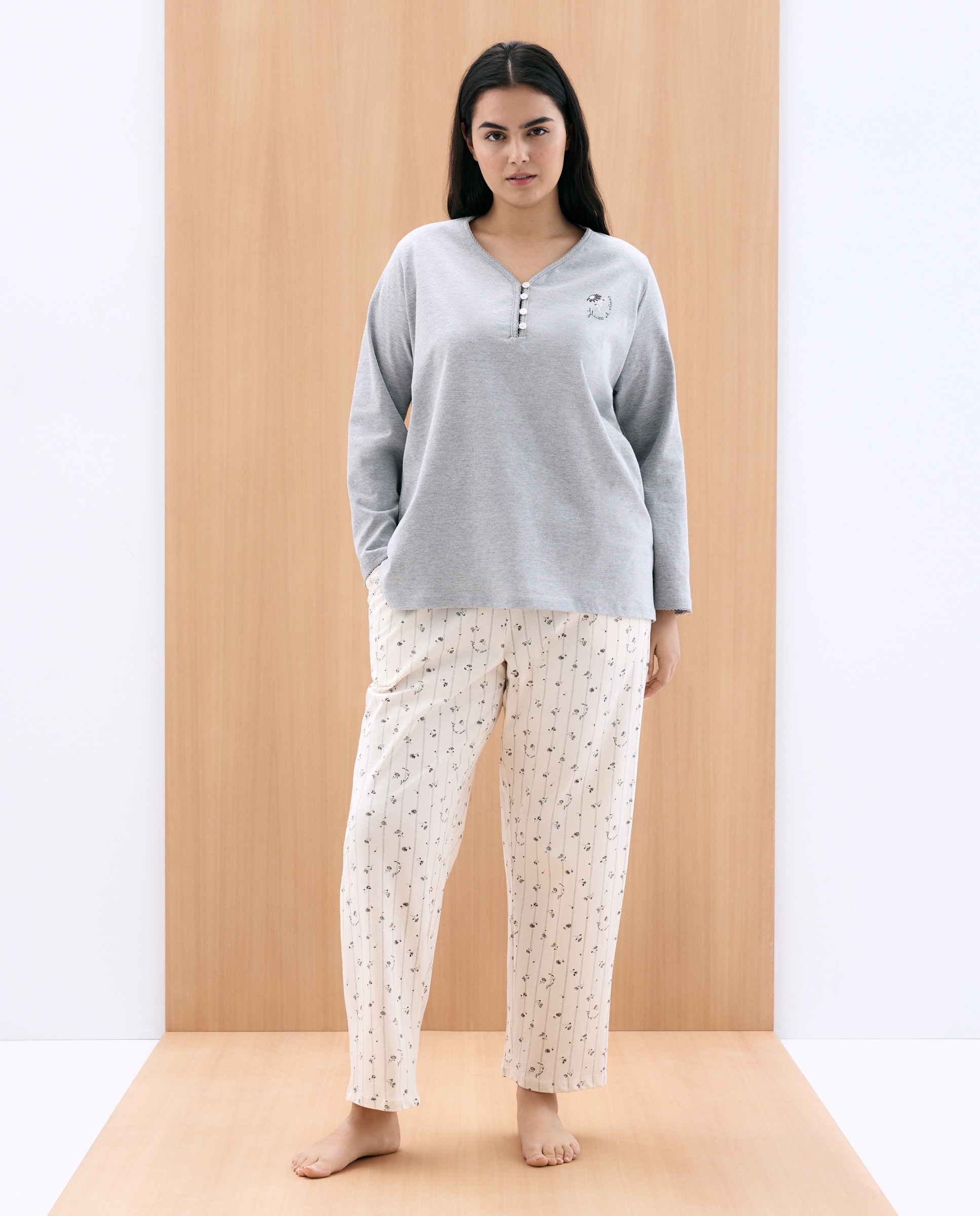 Imagem 0 de Pijama com T-shirt Estampada e Calças com Estampado Floral