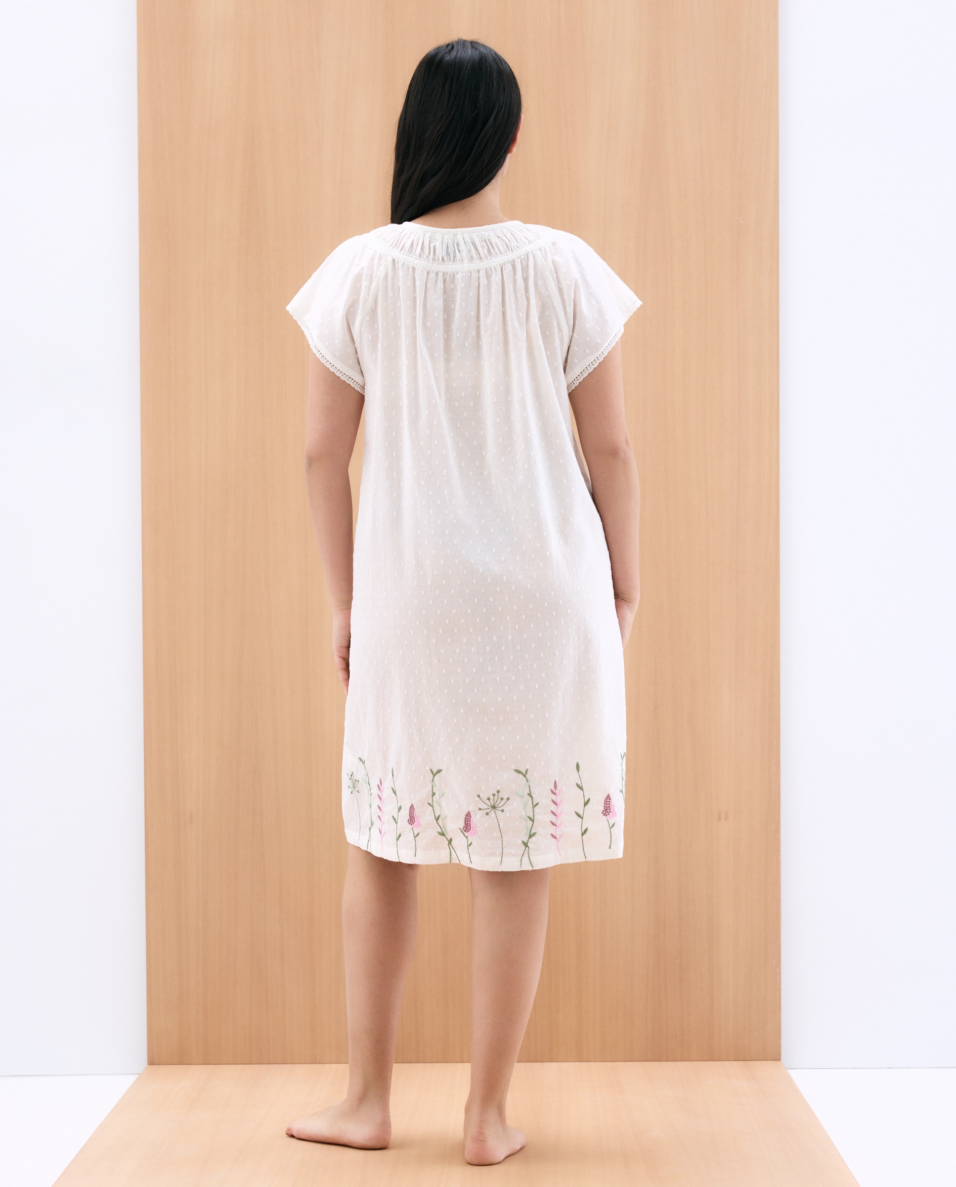 Camisa de Dormir Dobby com Bordado Floral 120 Cru-3