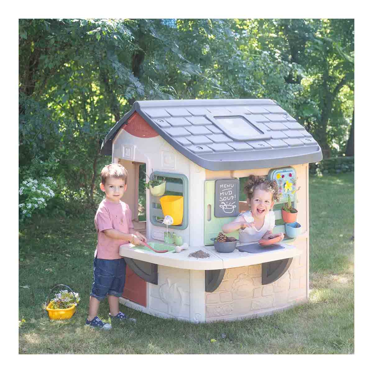 Casa de juego con cocina de barro con platos,cesta,depósito de agua de 1 litro Smoby Life 4