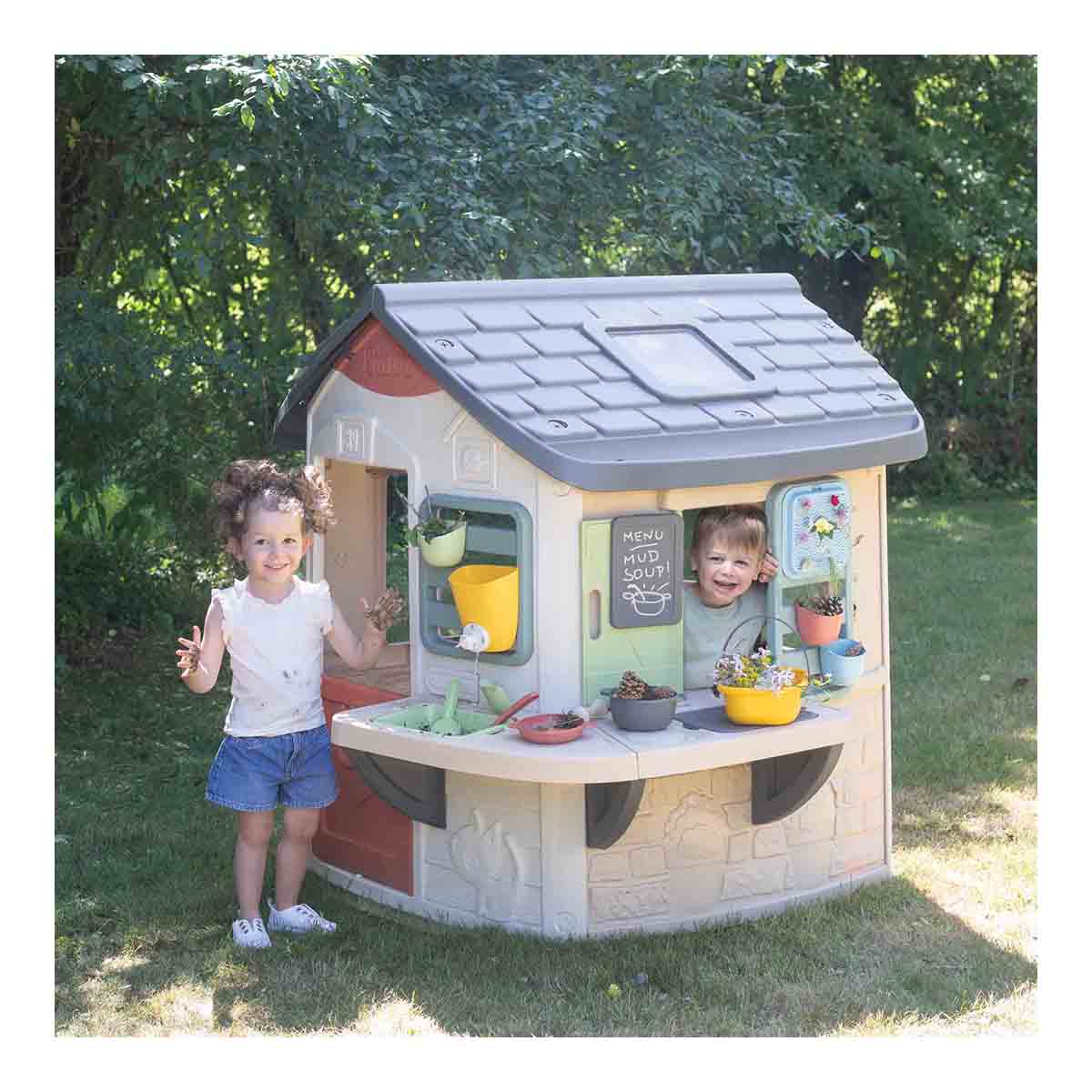 Casa de juego con cocina de barro con platos,cesta,depósito de agua de 1 litro Smoby Life 5