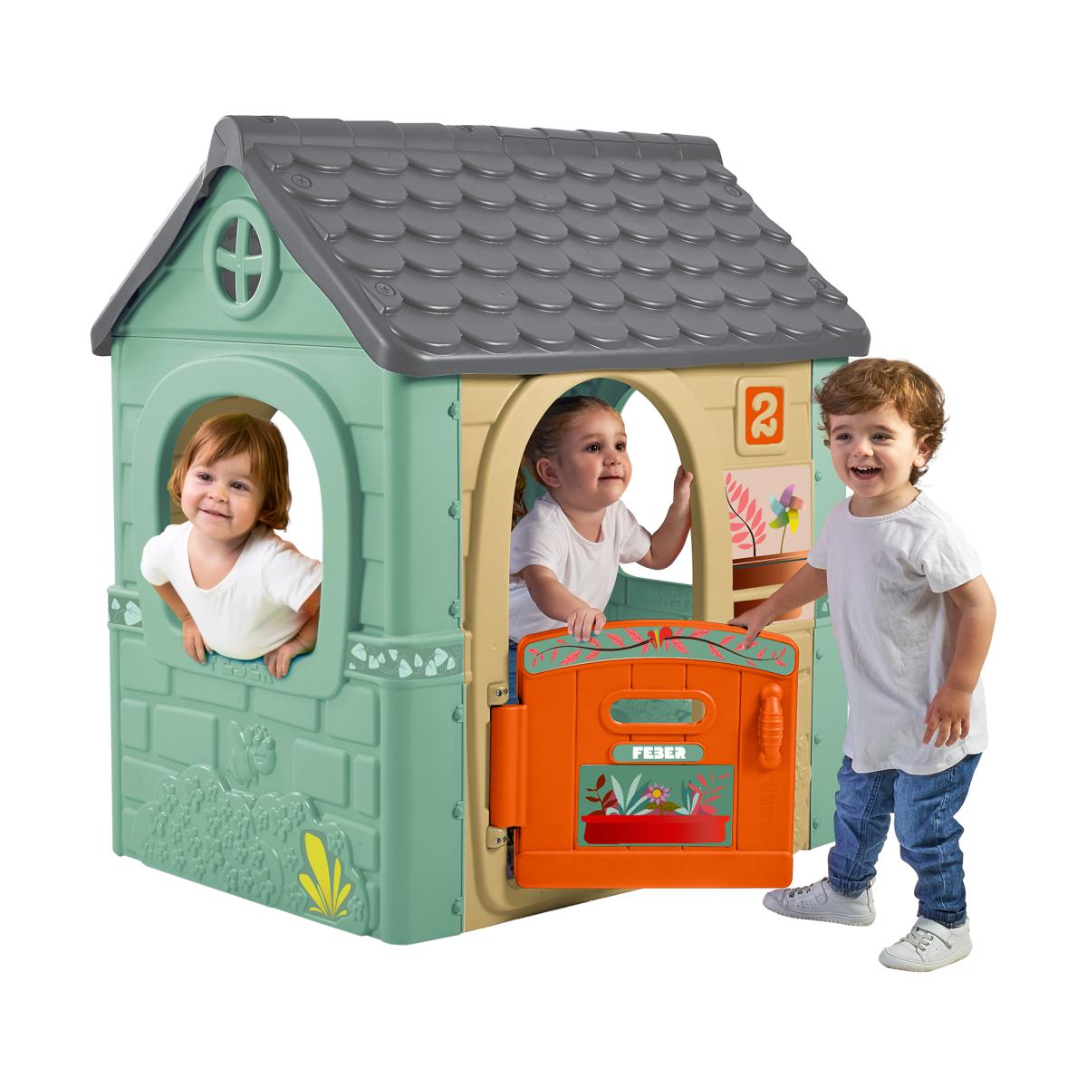 Imagen 0 de Casita para exteriores estructura de plástico reciclado para aire libre. Favorece desarrollo, motricidad global, movimiento y coordinación Feber