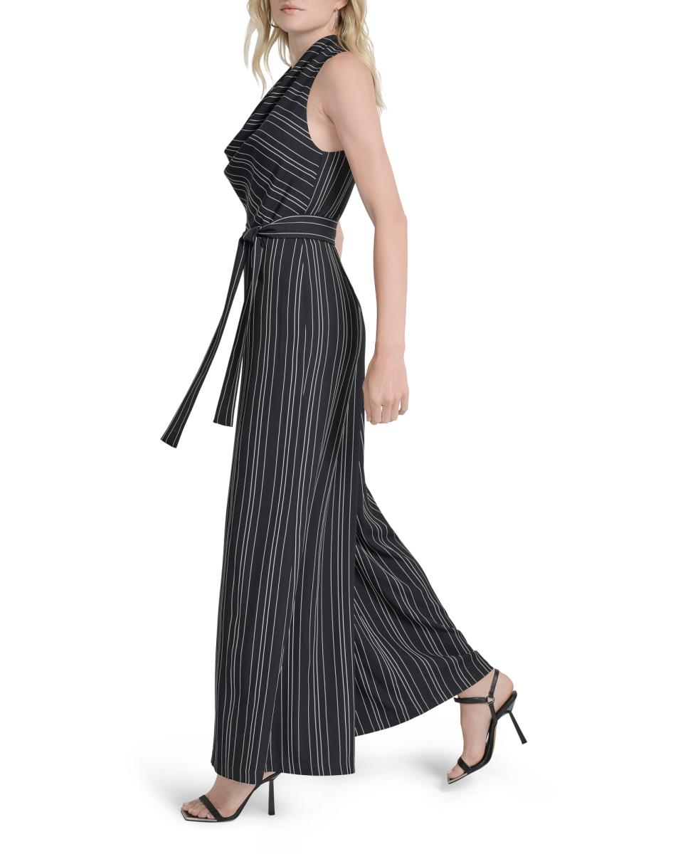 Macacão às Riscas com Gola Halter Preto-4