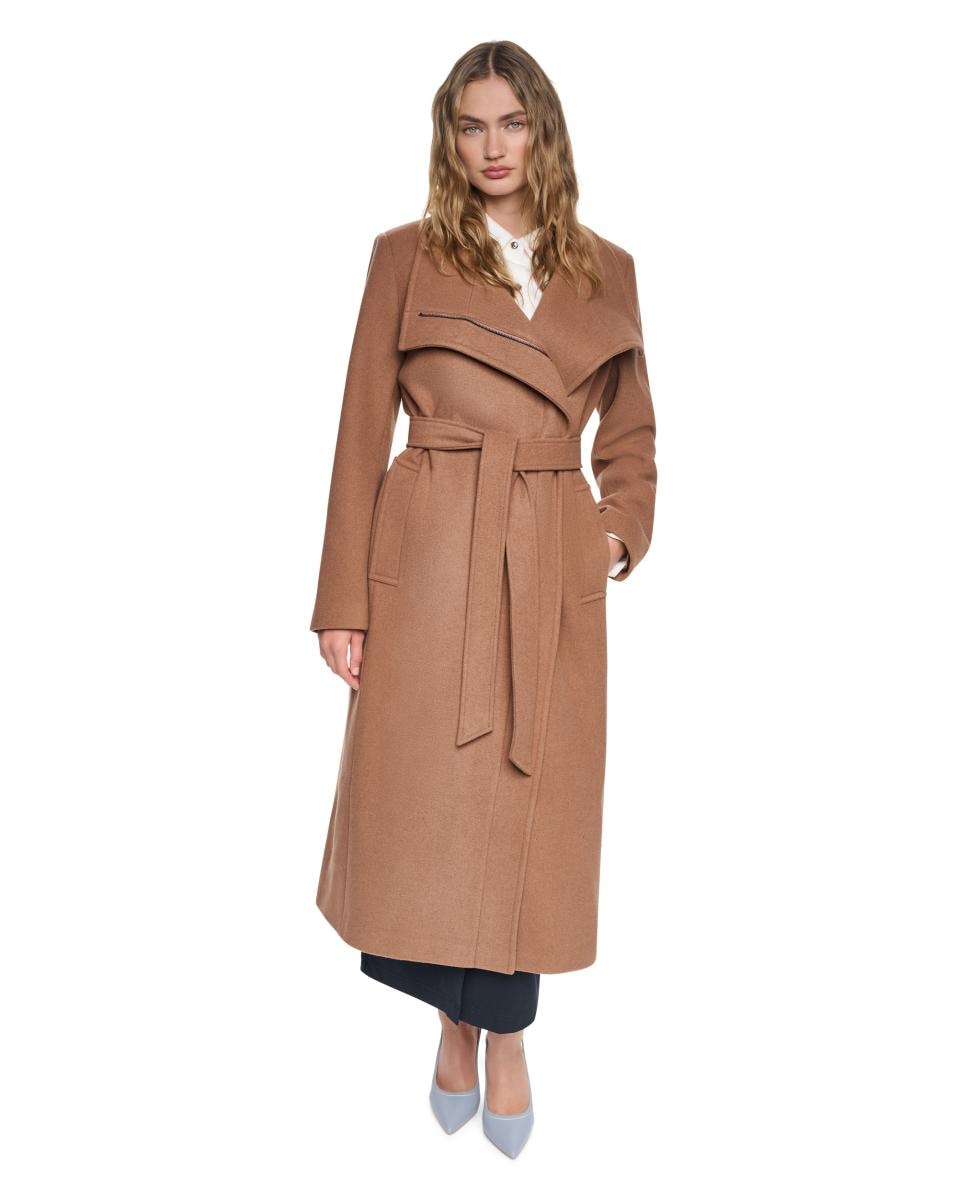 Imagen 1 de Abrigo largo de mujer de cuello alto Camel