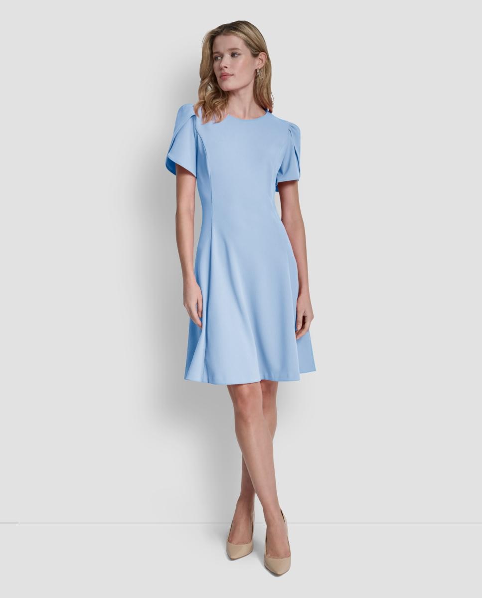 DKNY - Vestido corto con mangas cruzadas.