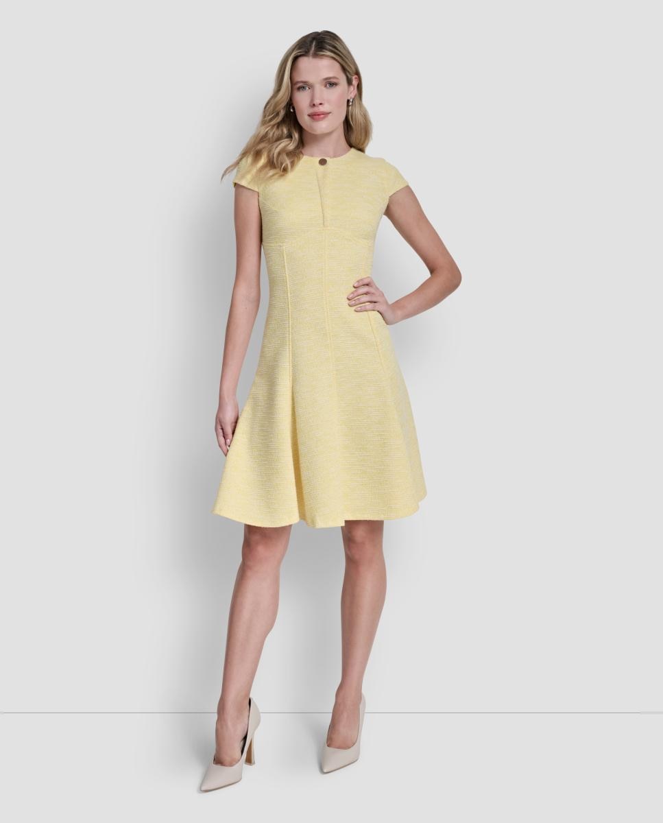 DKNY - Vestido corto con detalle de botón frontal.