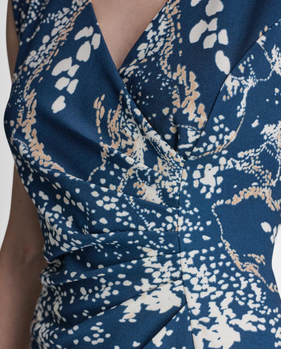 Vestido Curto sem Mangas e com Decote em Bico Azul-2