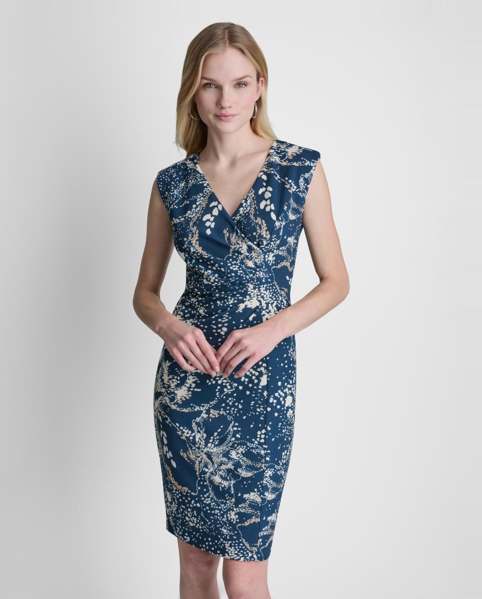 Vestido Curto sem Mangas e com Decote em Bico Azul-4