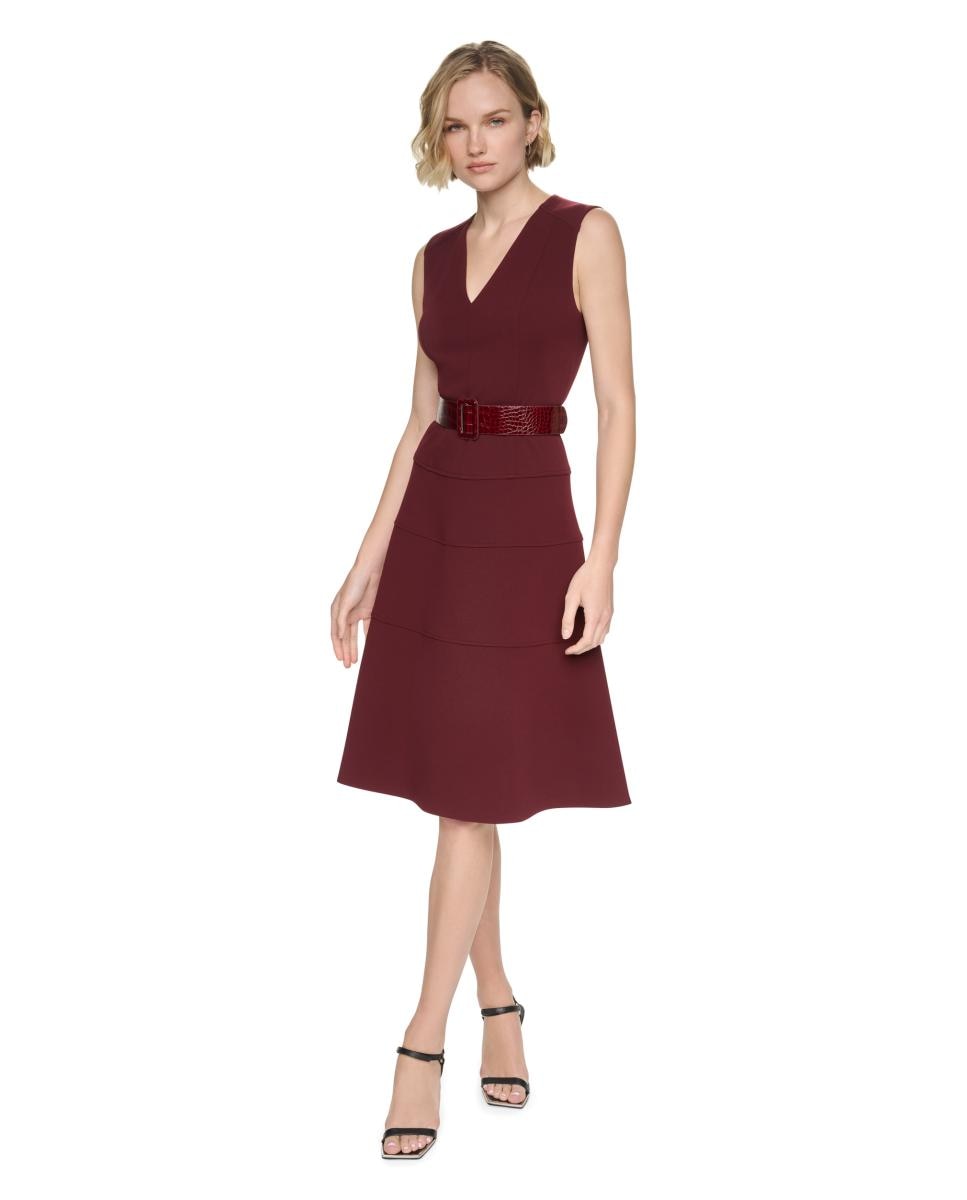 Imagem 0 de Vestido Curto sem Mangas e com Cinto