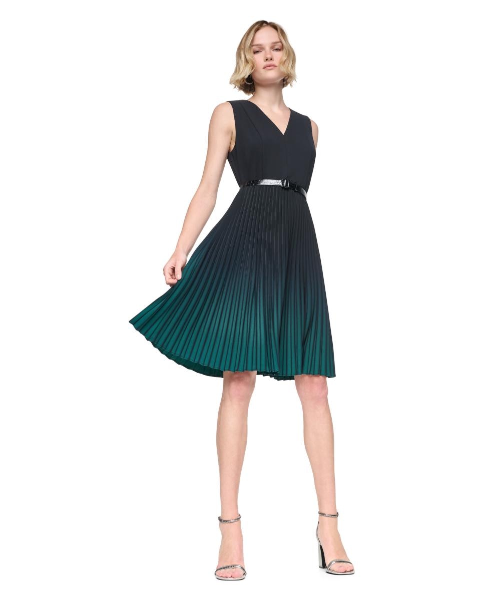 Imagen 0 de Vestido corto con cuello en pico Multicolor