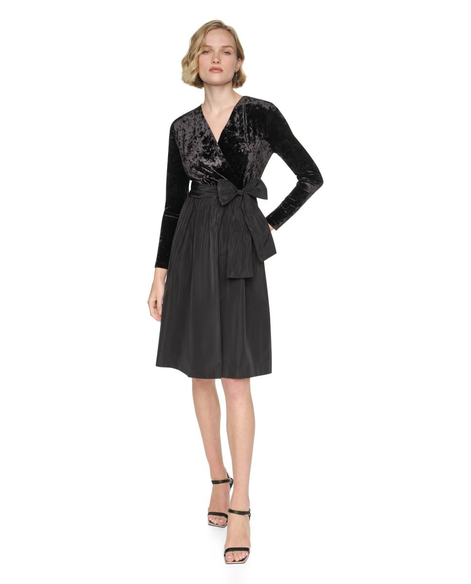 Imagem 0 de Vestido Curto de Manga Comprida com Laço