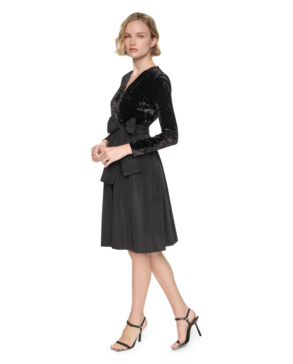 Vestido Curto de Manga Comprida com Laço Preto-5