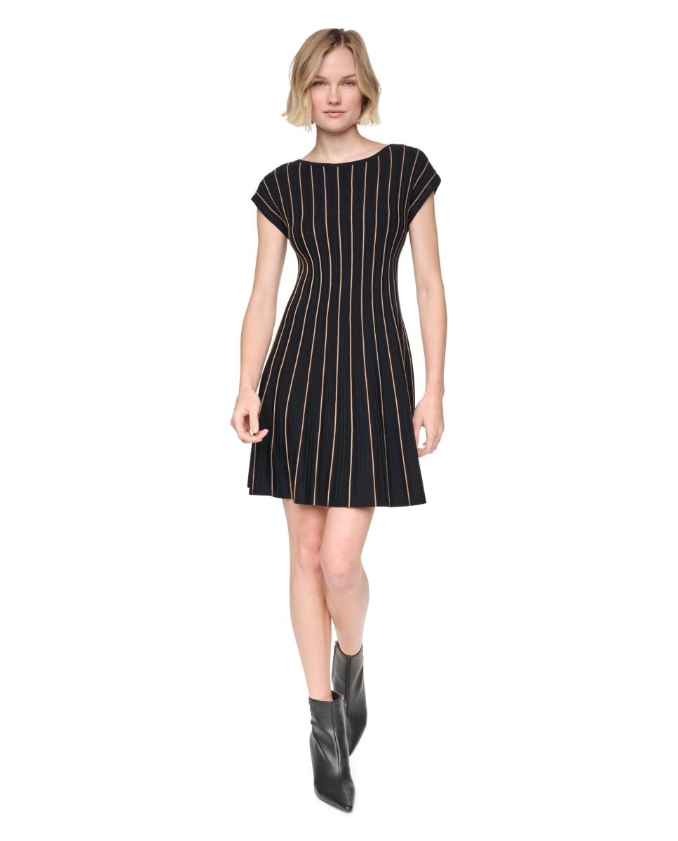 Imagen 0 de Vestido corto con detalle de rayas Negro