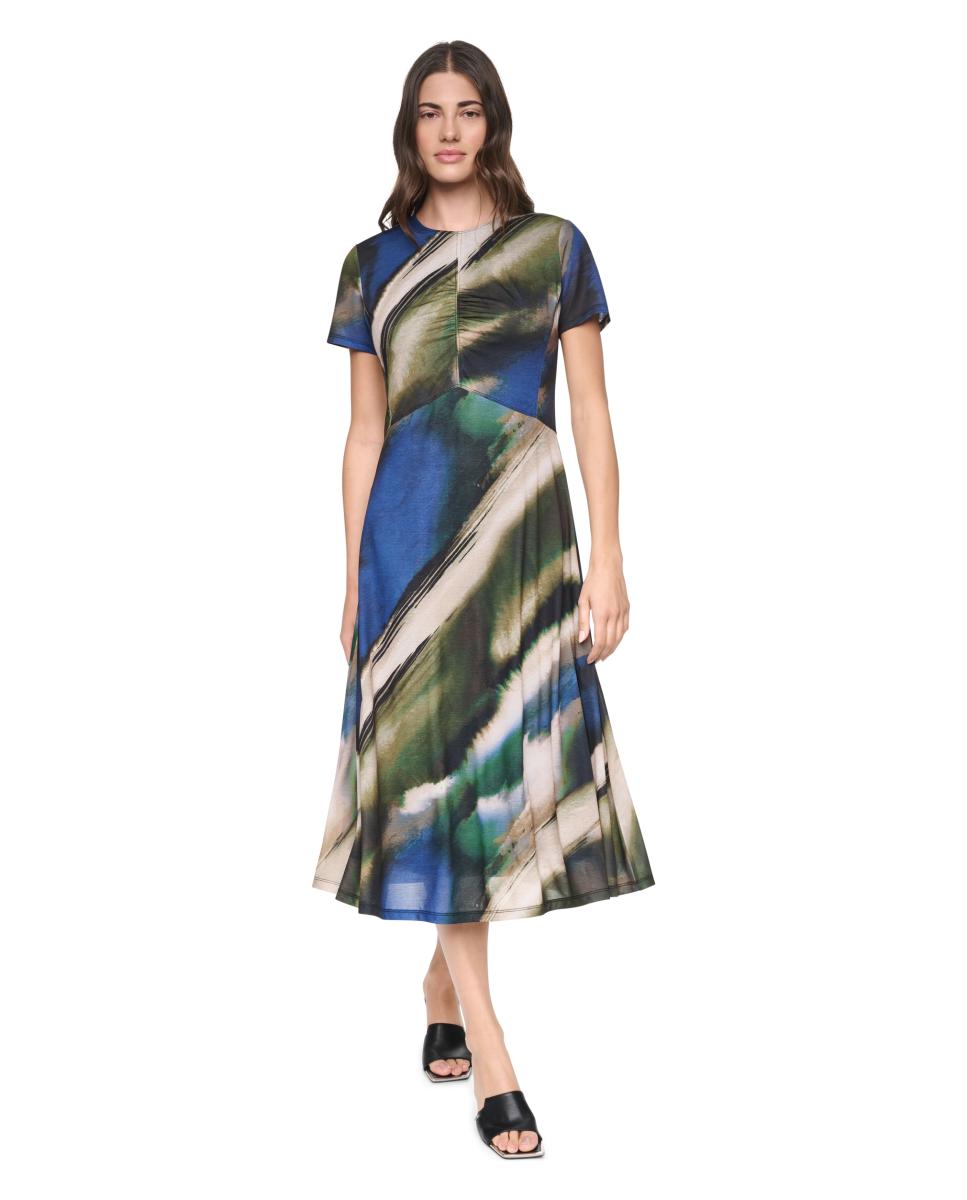 Imagen 0 de Vestido midi de manga corta y falda fluida Multicolor