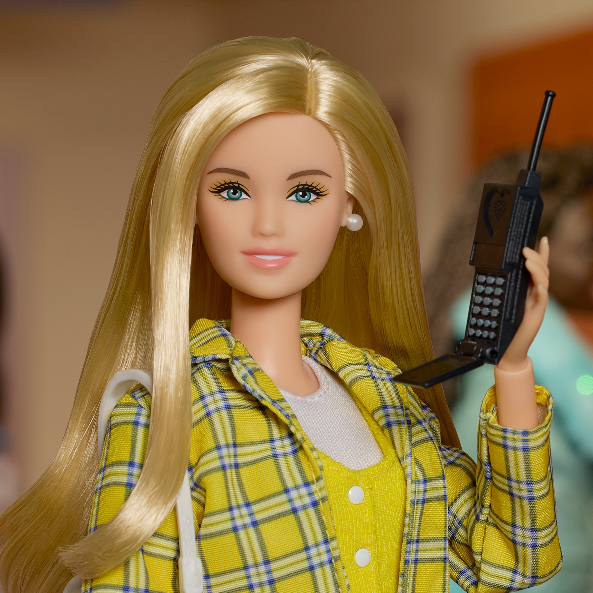 Barbie Signature Fuera de Onda Cher 3