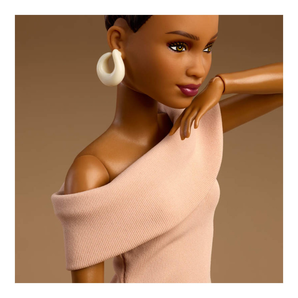 MUÑECA BARBIE SIGNATURE BARBIE BASICS 8 4