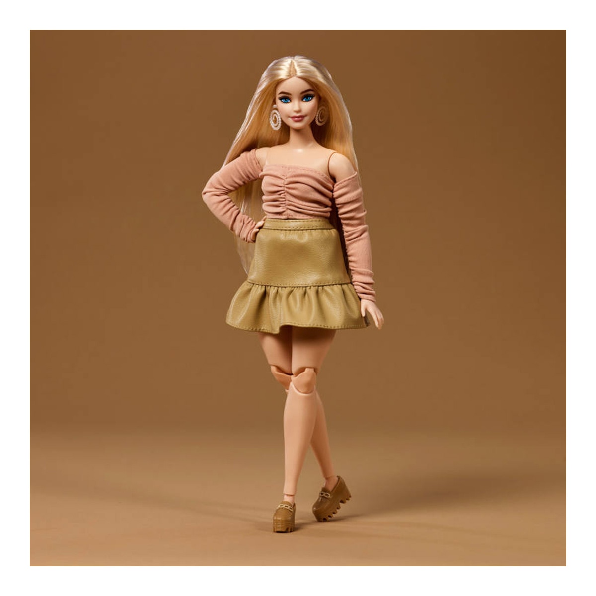 MUÑECA BARBIE SIGNATURE YOU CREATE BARBIE BASICS KIT 3 3