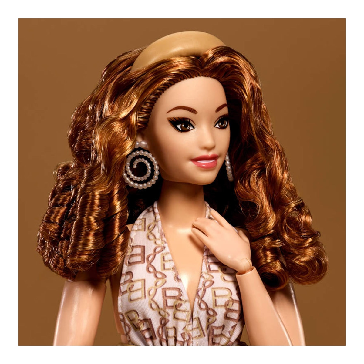 MUÑECA BARBIE SIGNATURE YOU CREATE BARBIE BASICS KIT 3 4