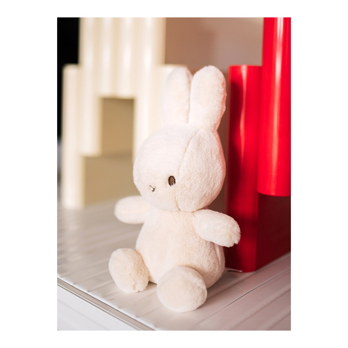 Peluche Miffy con pelaje extra suave en caja regalo con relleno poliéster 100% reciclado Bon Ton Toys 4