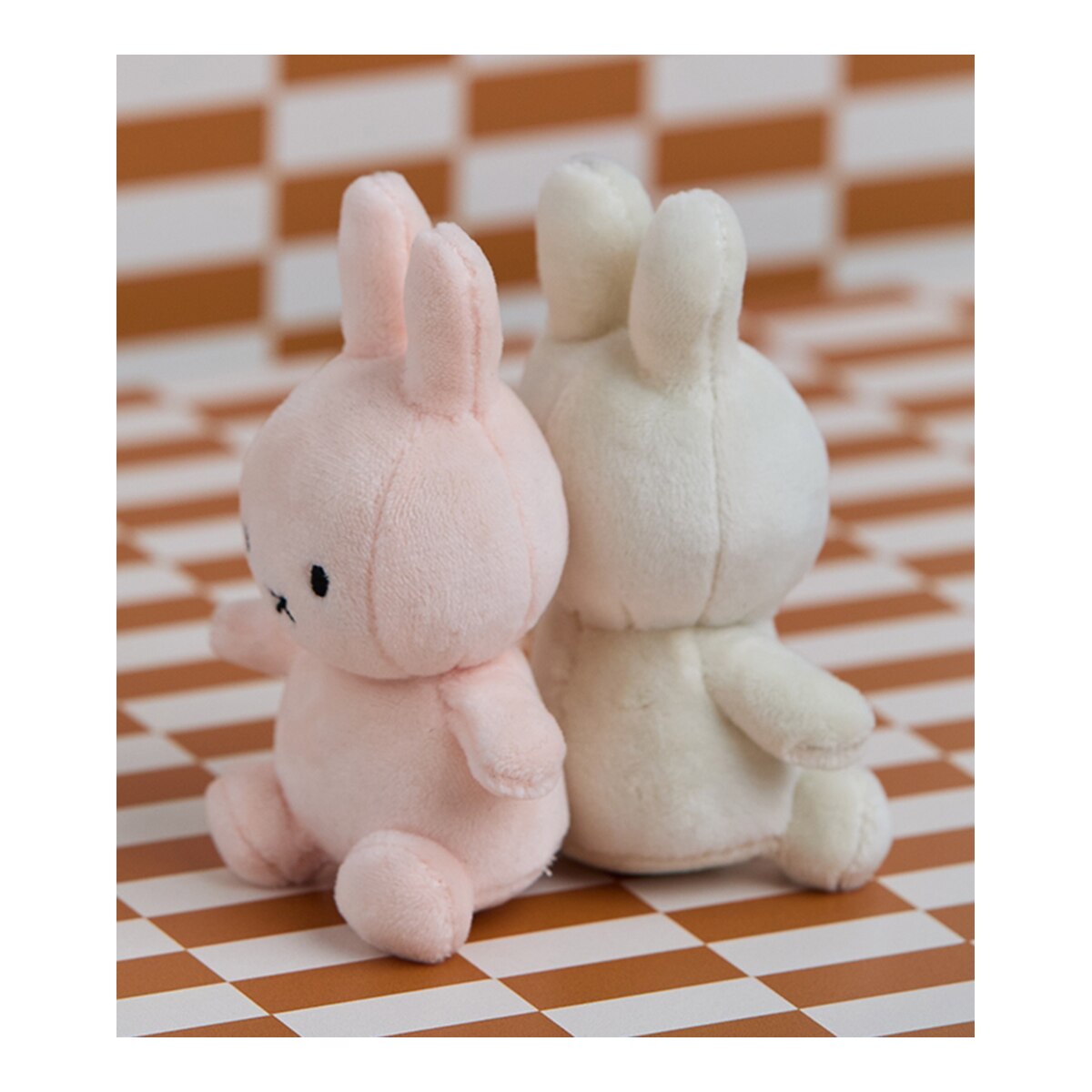 Peluche Miffy con pelaje extra suave en caja regalo con relleno poliéster 100% reciclado Bon Ton Toys 5