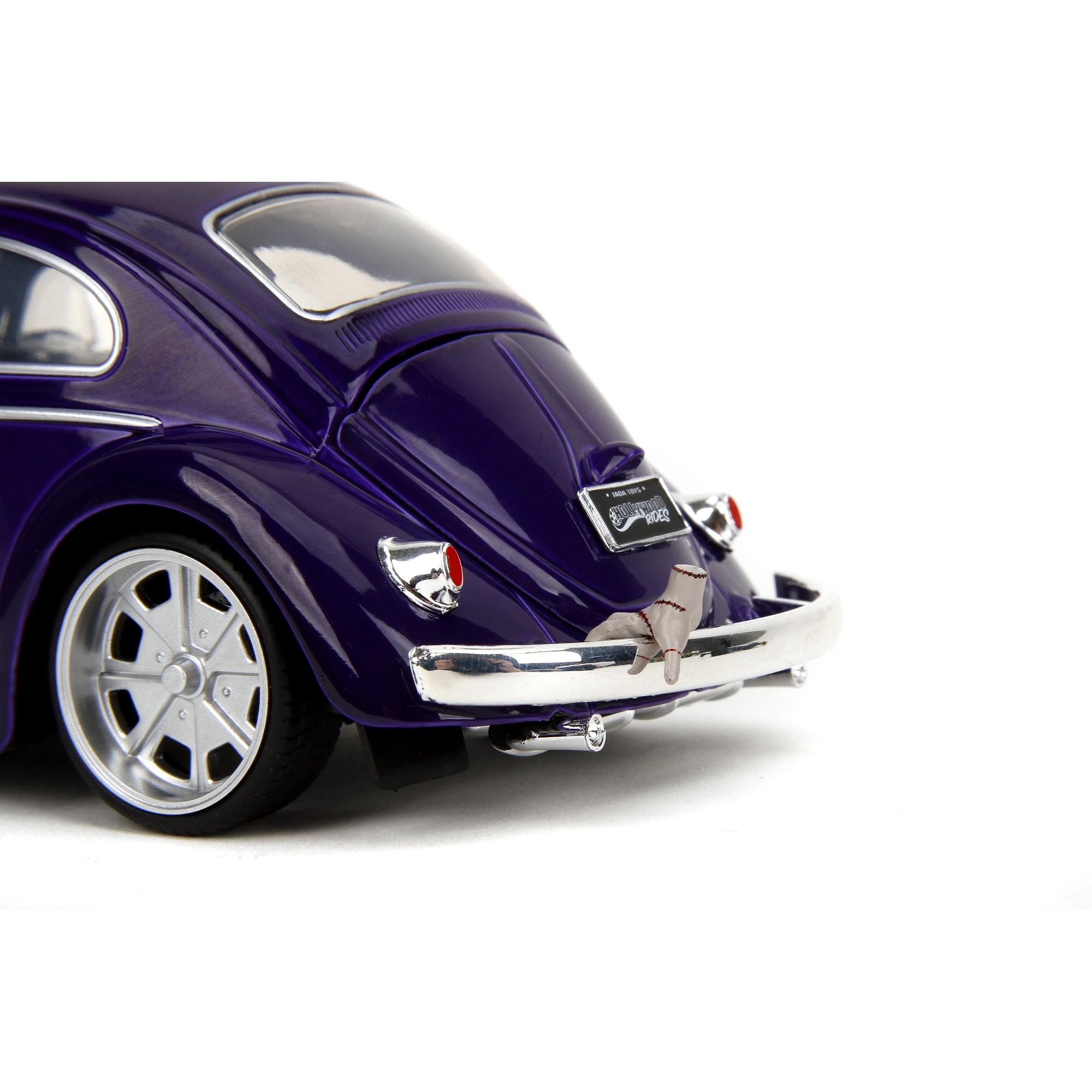 Volkswagen Beetle modelo 1972 con figura Miércoles Jada 14