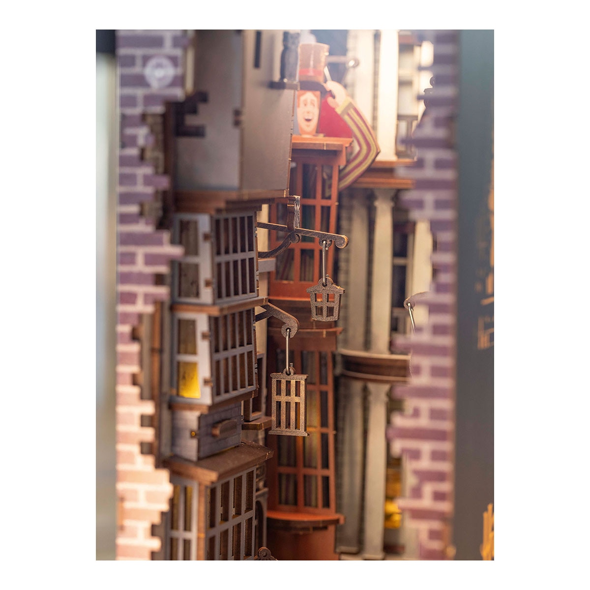 Sujeta libros con luz para montar Diagon Alley Harry Potter Revell 21