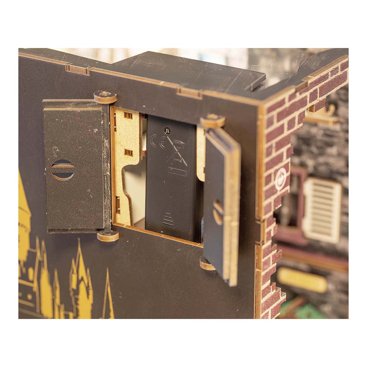 Sujeta libros con luz para montar Diagon Alley Harry Potter Revell 25