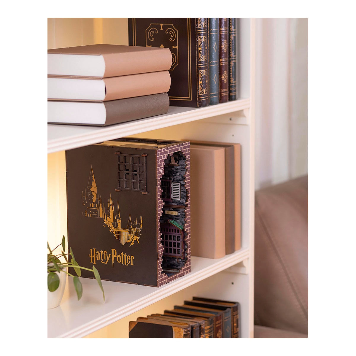 Sujeta libros con luz para montar Diagon Alley Harry Potter Revell 30