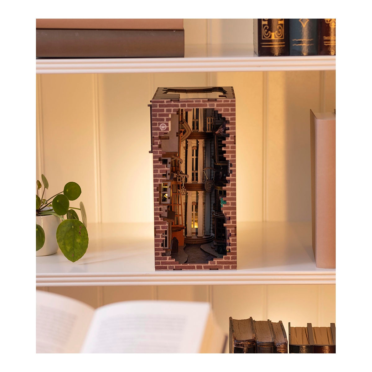Sujeta libros con luz para montar Diagon Alley Harry Potter Revell 31