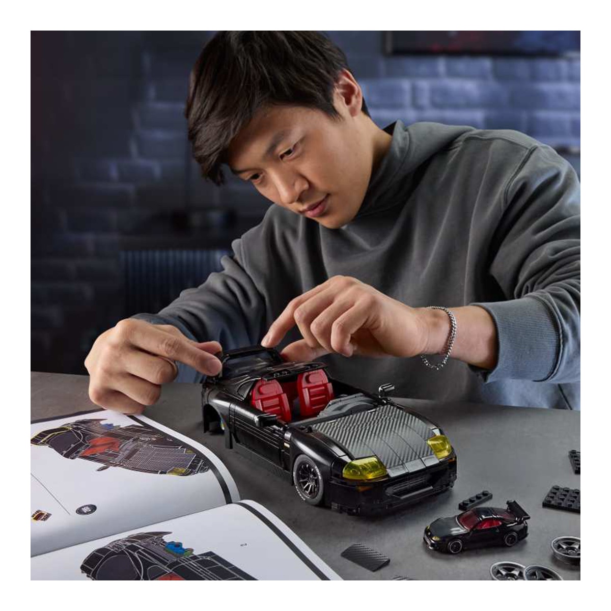 Hot Wheels Elite Series '94 Toyota Supra MKIV 824 piezas detalles realistas y pegatinas personalizables +10 años Mattel Brick Shop 2