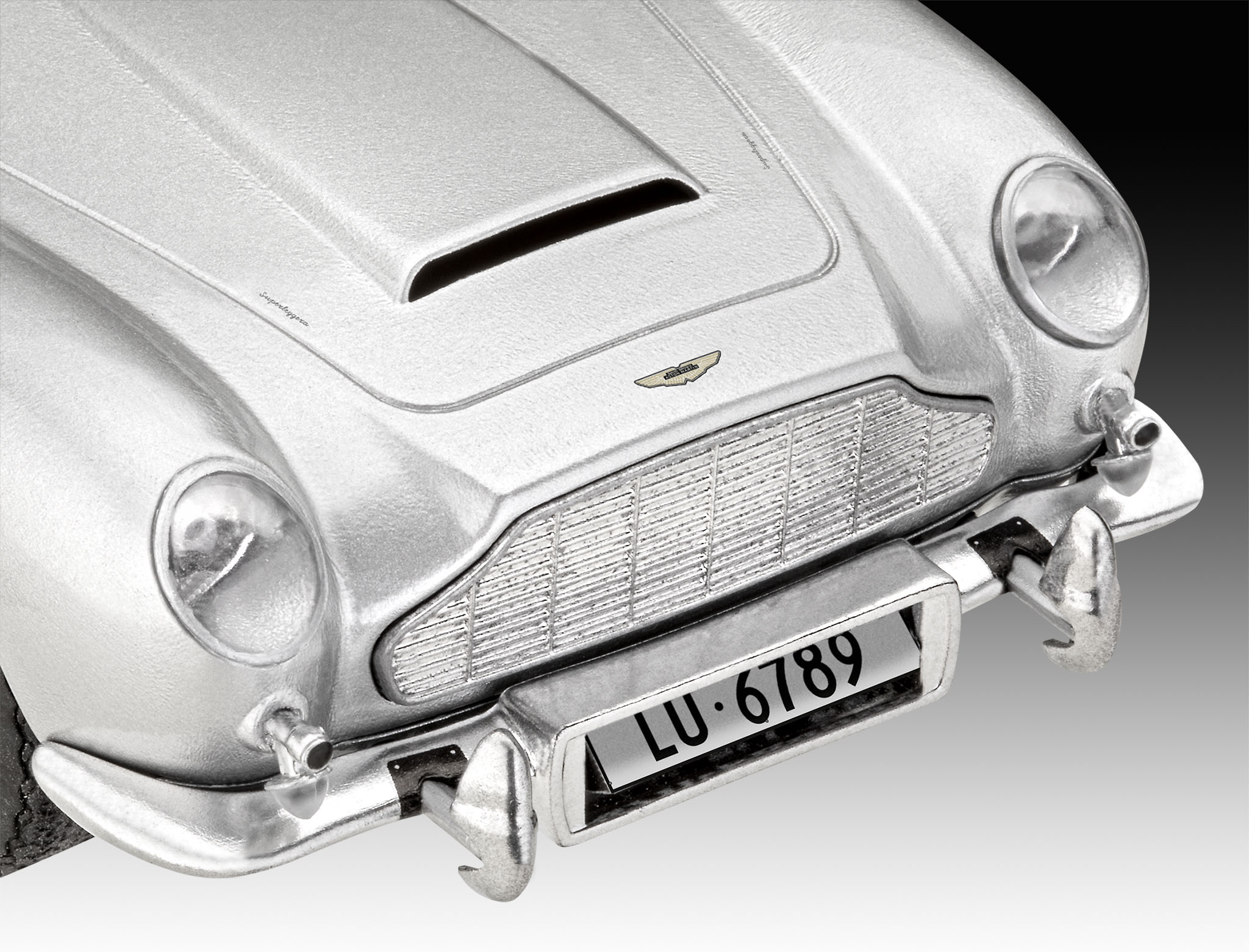Maqueta James Bond Aston Martin DB5 con accesorios básicos Revell 7
