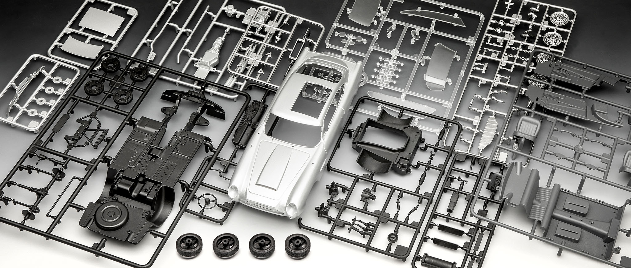 Maqueta James Bond Aston Martin DB5 con accesorios básicos Revell 8