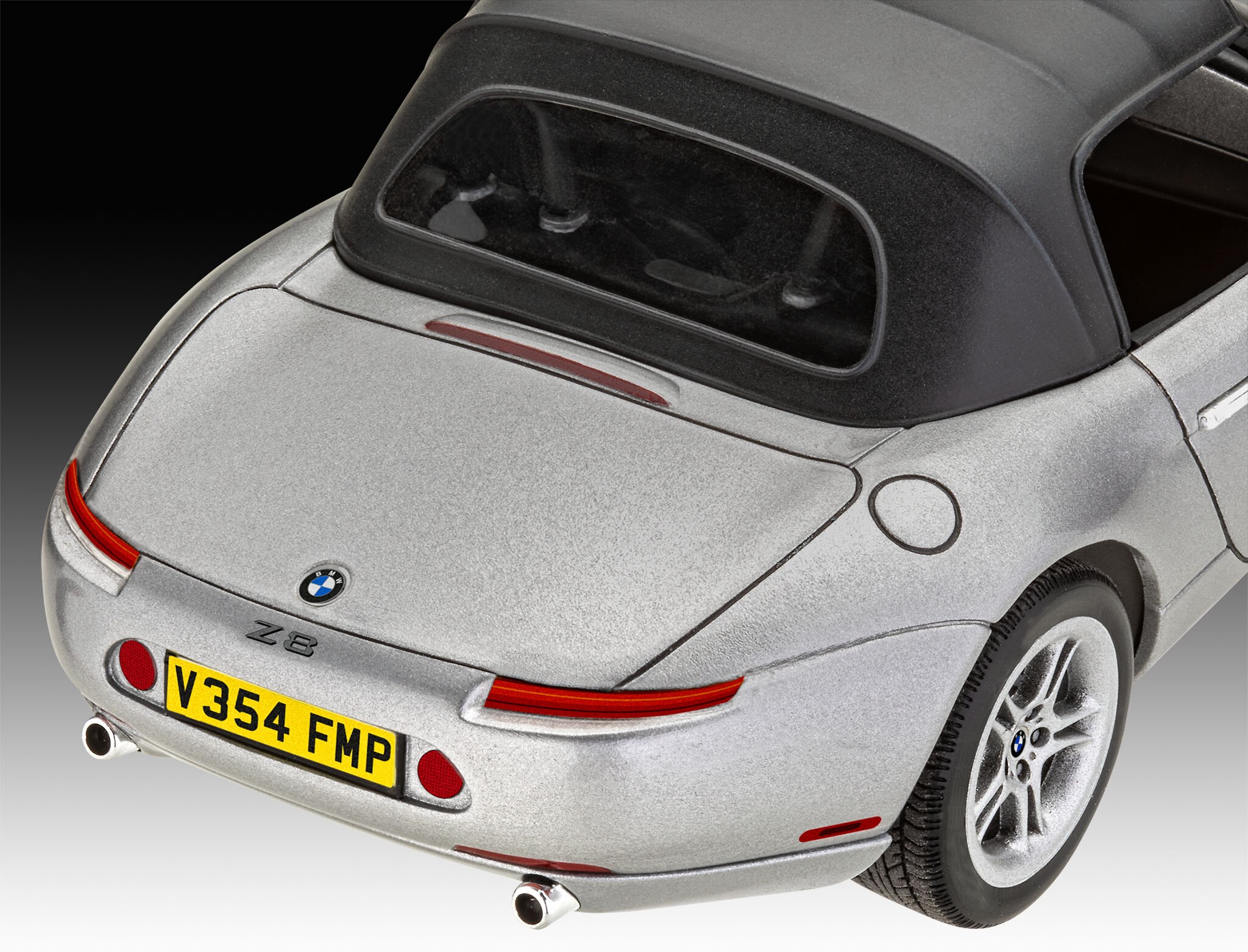Maqueta James Bond BMW Z8 con accesorios básicos Revell 5